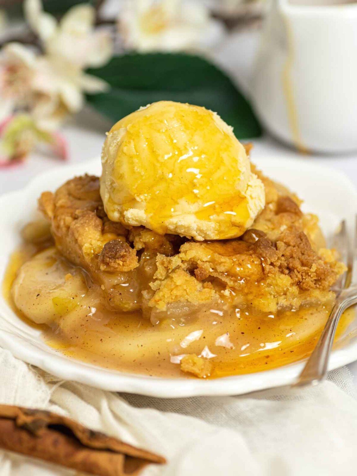 Apple Cobbler with Cake Mix (Only 3 Ingredients) SugarYums