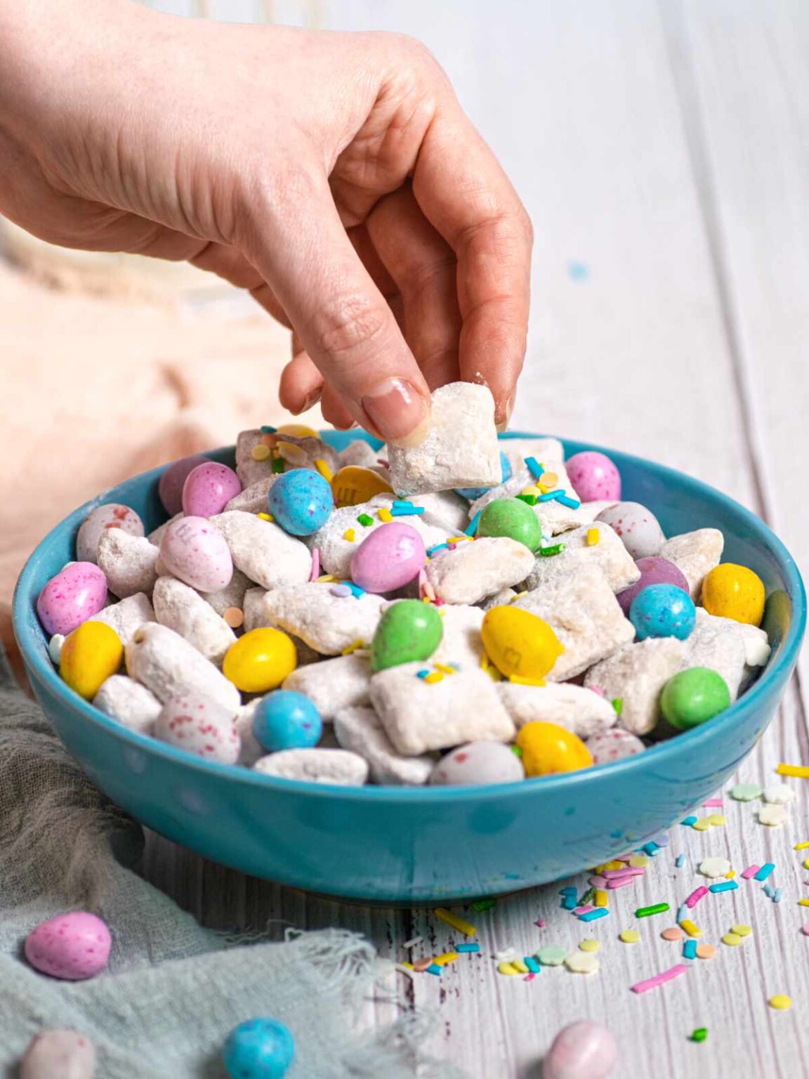 Easter Puppy Chow Recipe (Bunny Bait) - SugarYums